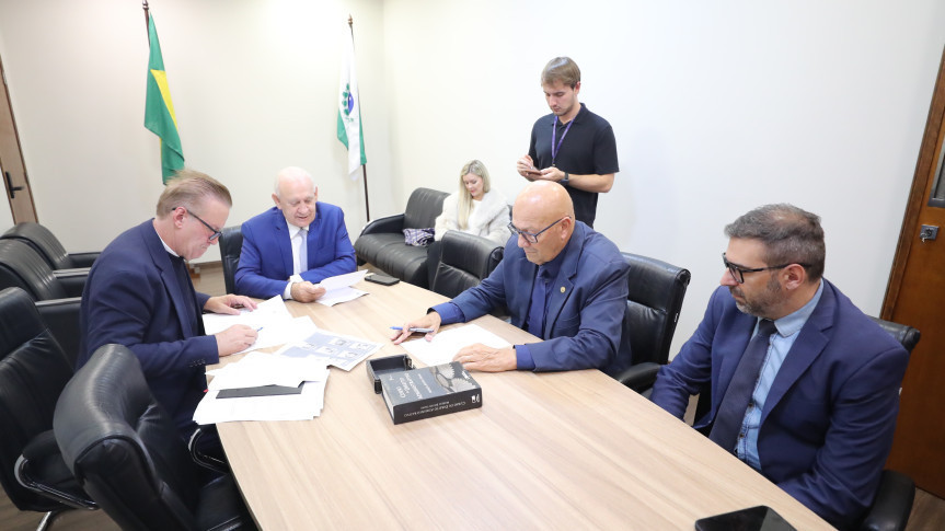 Comissão reuniu-se na segunda-feira (4), após a Sessão Plenária.