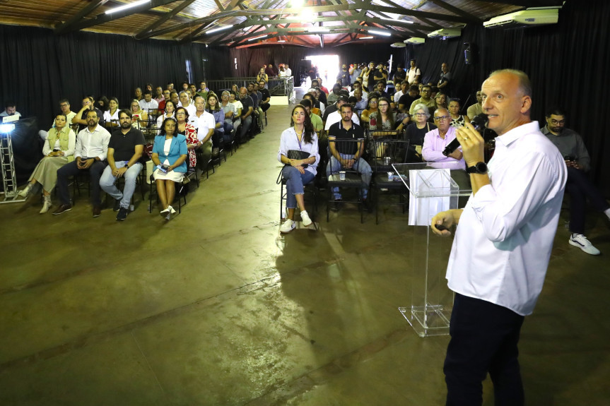 Marcelo Luiz Tokars, consultor em sustentabilidade, ministrou a palestra “Do planejamento à economia: como implementar energia solar no setor público”.