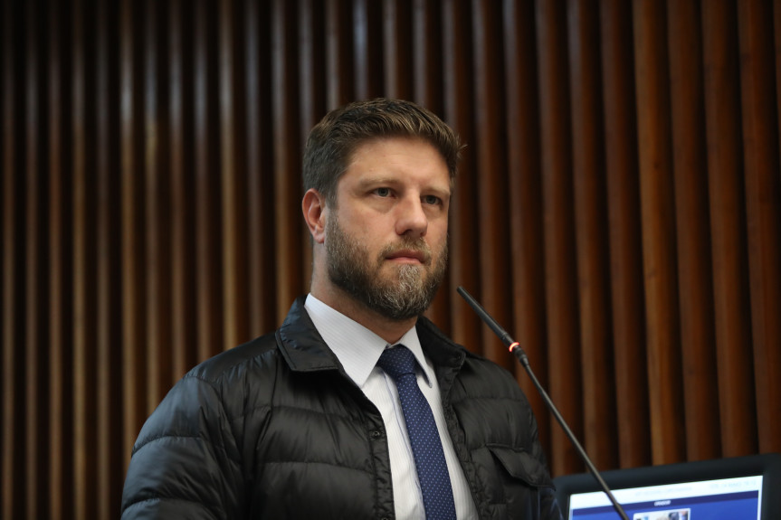 “Não é desmerecendo as instituições que estão ajudando que vamos conseguir avançar na reconstrução do Rio Grande do Sul", disse o deputado Requião Filho (PT).