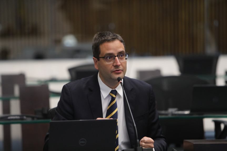 Secretário da Fazenda apresenta aos deputados o balanço do terceiro quadrimestre de 2021.