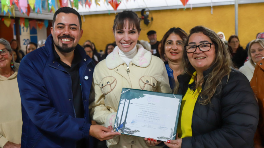 O documento foi entregue pela deputada estadual Maria Victoria (PP) e pelo vereador Lórens Nogueira (PP), à presidente da instituição Castorina Bonfim, no bairro Xaxim, em Curitiba.
