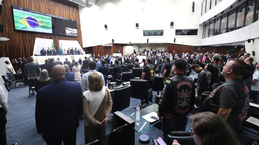 Solenidade lotou o Plenário da Assembleia Legislativa na noite desta segunda-feira (29).