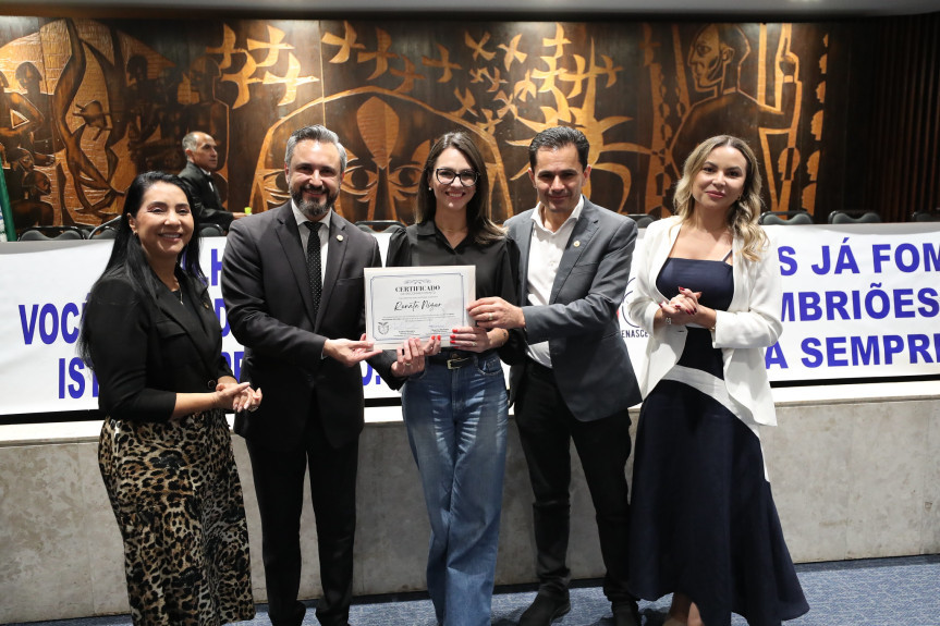 “No momento em que a presidente do STF, Ministra Rosa Weber, pautou o julgamento da ADPF 442, a criação da Frente Pró-Vida surgiu como uma resposta à necessidade de unir deputados e autoridades que se comprometam a defender a vida, desde a sua concepção, e a se opor à prática do aborto”, destaca o deputado Fabio Oliveira, coordenador da frente pró-Vida na Assembleia.