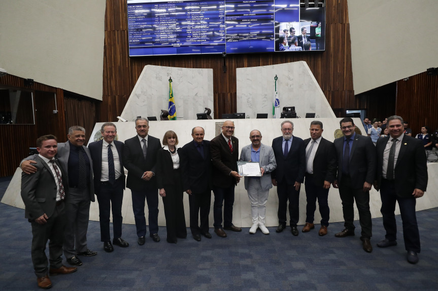 Assembleia homenageia 75 anos do Hospital da Cruz Vermelha.