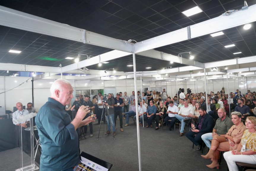 Encontro aconteceu na noite desta quarta-feira (12), na ExpoLondrina.