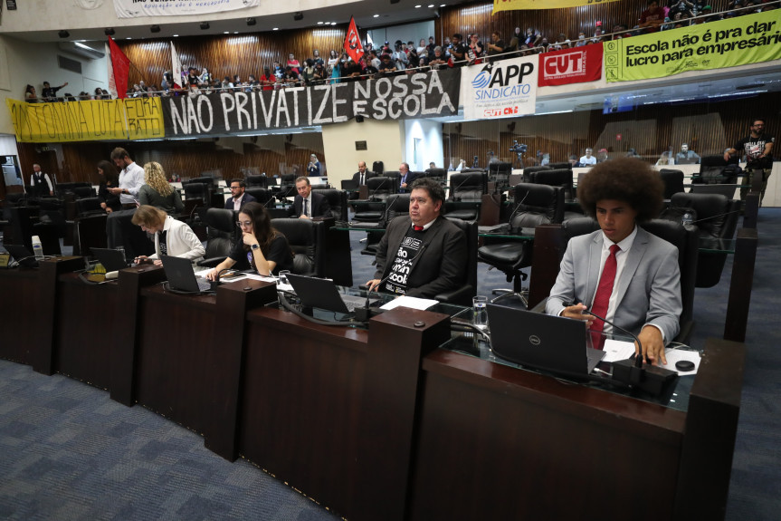 No protocolo, o pedido é pela suspensão do PL 345/2024, de autoria do Executivo, que tramita em regime de urgência na Casa, até que seja apresentada a estimativa do impacto financeiro que a terceirização deve causar aos cofres públicos estaduais.