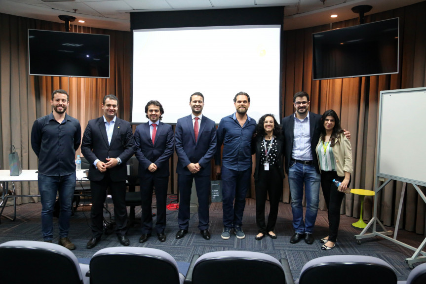 Além de conhecer a linha de produção e logística da empresa O Boticário, deputados debateram o impacto da atuação do Legislativo no setor.