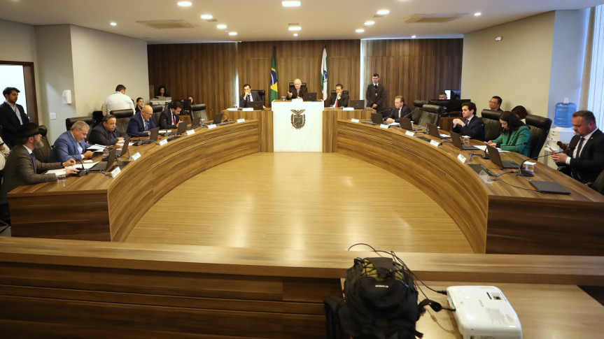 Reunião ocorreu após as sessões plenárias desta segunda-feira (20).