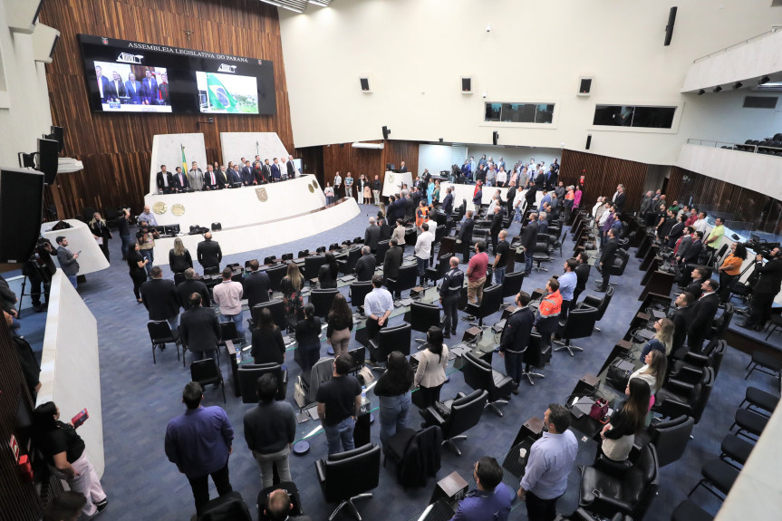 Solenidade lotou o Plenário da Assembleia Legislativa na noite desta terça-feira (3).