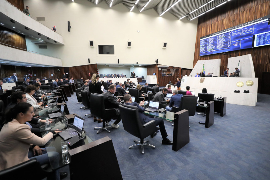 Para dar agilidade ao processo legislativo, devem ser realizadas duas sessões no mesmo dia. As iniciativas estão em regime de urgência.