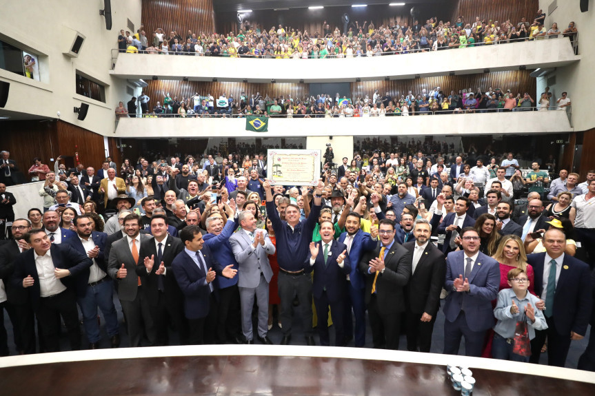 Solenidade lotou o Plenário da Assembleia Legislativa na noite desta sexta-feira (15).