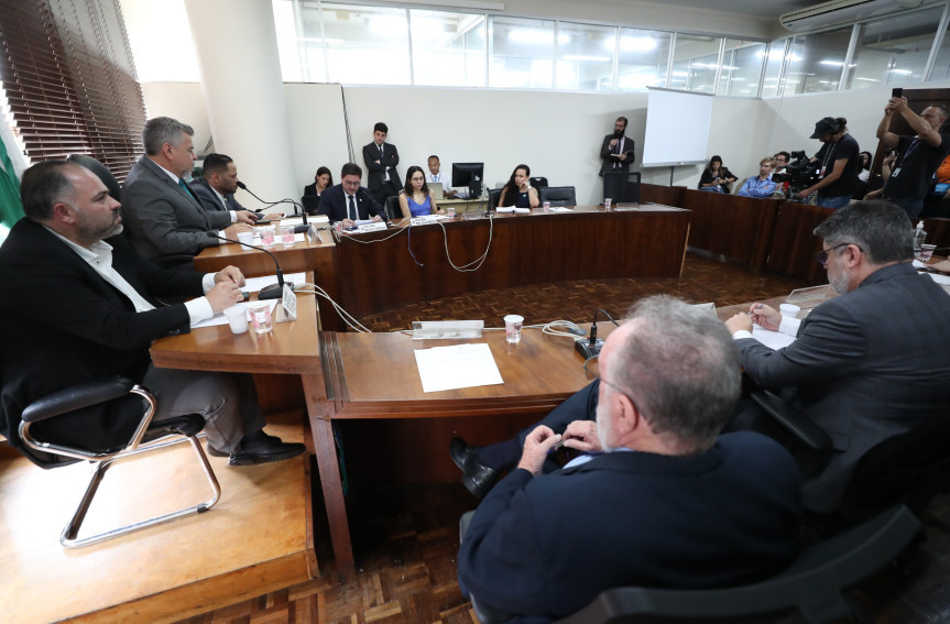 Reunião ocorreu no início da tarde desta terça-feira (5), na Sala das Comissões.