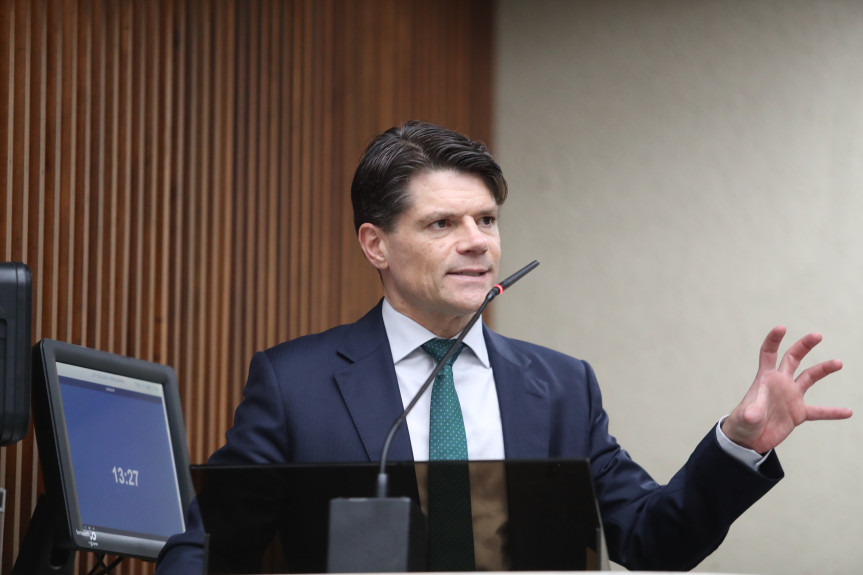 O Presidente do Tribunal de Contas do Paraná, Ivens Zschoerper Linhares, falou durante o Grande Expediente da Sessão Plenária desta terça-feira (15).