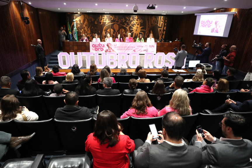 Abertura da campanha Outubro Rosa ocorreu na manhã desta terça-feira (15), no Plenarinho da Casa.