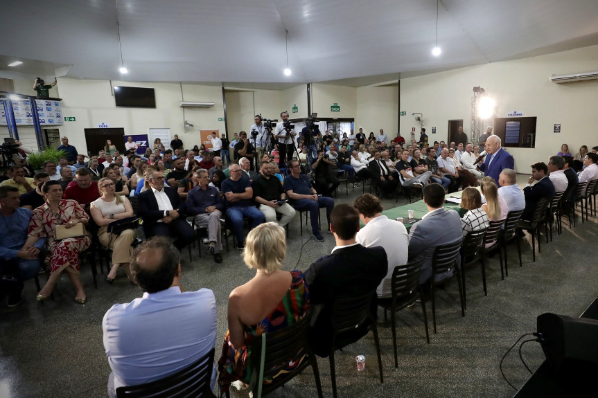 Realizado durante a Expovizinhos, o evento resultou em uma série de reivindicações assinadas por prefeituras, câmara de vereadores, entidades de classe e associações da região.