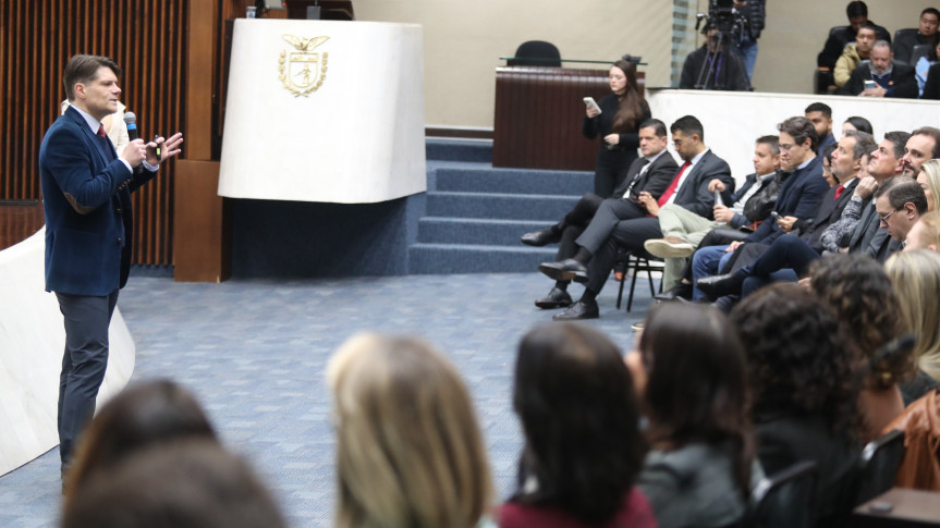 O treinamento contou com a participação do presidente do Tribunal de Contas do Paraná, o Conselheiro Ivens Linhares.