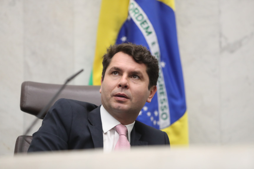 O projeto de lei foi apresentado pelos deputados Alexandre Curi (PSD) e Cloara Pinheiro (PSD).