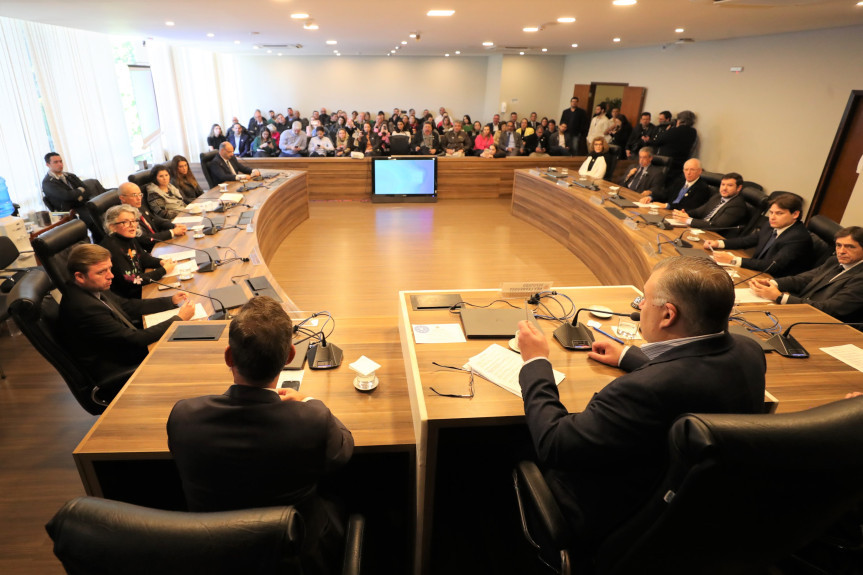 A reunião lotou o Auditório Legislativo da Casa na manhã desta quinta-feira (22).