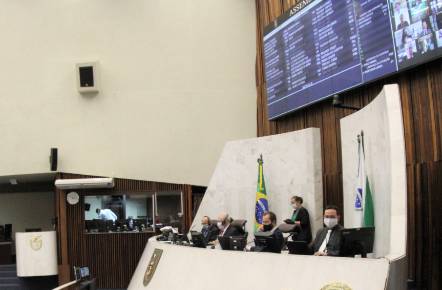 Deputados aprovaram na sessão desta terça-feira (23) a obrigatoriedade da aferição de temperatura em repartições públicas e estabelecimentos de uso coletivo.