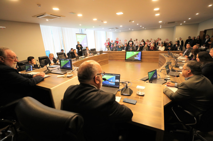 Reunião ocorreu durante toda a manhã desta terça-feira (6), no Auditório Legislativo.