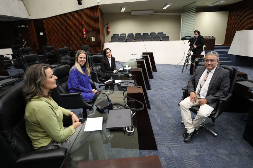 Especialista em transplante de rim, o médico Carlos Marmanillo é o convidado do programa Assembleia Entrevista desta quinta-feira (18).