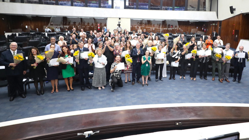 Solendade ocorreu na manhã desta segunda-feira (16), no Plenário da Casa.