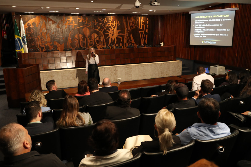 Workshop em Gestão Pública Inovadora com o professor Marcus Bittencourt e a professora Andrea Strapasson.