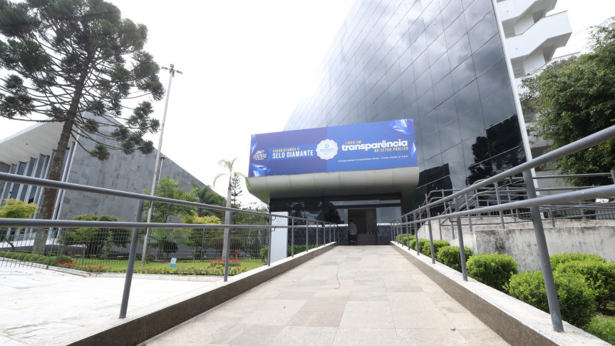 Na sede do Parlamento, os deputados recebem especialistas, representantes do poder público e de entidades para discutir temas relevantes para a sociedade paranaense.