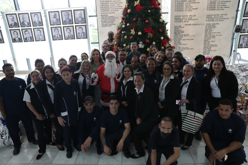 Funcionários terceirizados da Assembleia recebem doações da Campanha de Natal.