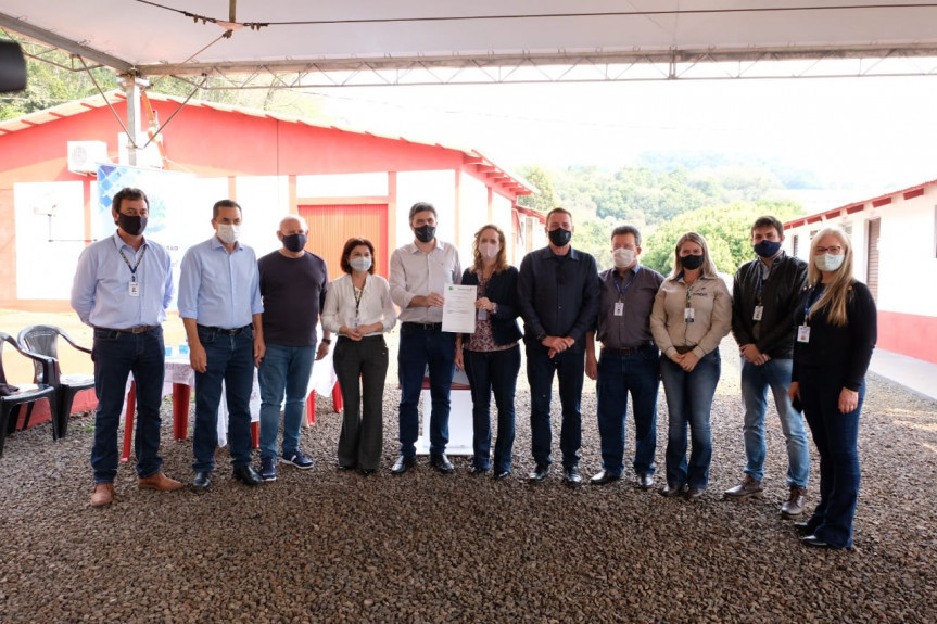 Com a presença do presidente da Assembleia, deputado Ademar Traiano, e do deputado Reichembach a cidade de Francisco Beltrão fez a adesão ao Sistema Unificado Estadual de Sanidade Agroindustrial Familiar, Artesanal e de Pequeno Porte (Susaf-PR).