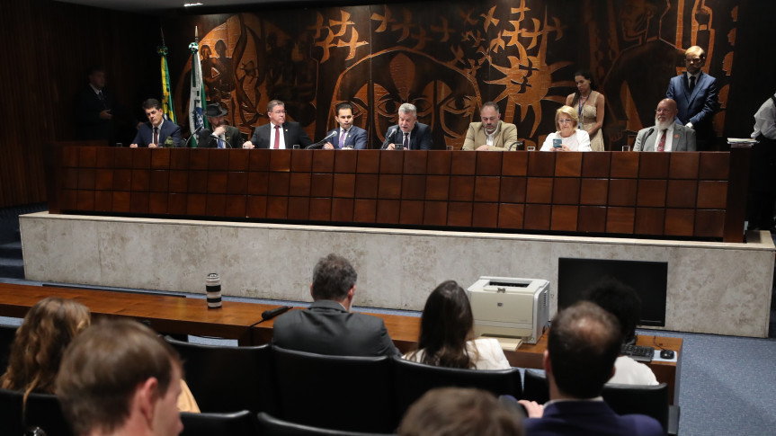 Encontro ocorreu no Plenarinho da Casa, no início da tarde desta segunda-feira (8).