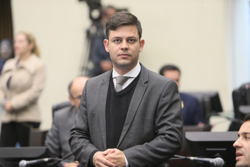 Deputado Tião Medeiros (PTB), presidente da Comissão de Obras Públicas, Transportes e Comunicação da Assembleia Legislativa do Paraná.