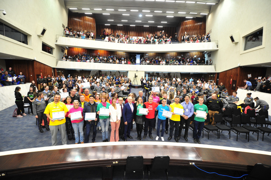 Em 2019 mais de 700 estudantes lotaram o plenário da Assembleia para acompanhar as aulas preparatórias para o Enem. Em 2020 o Aulão do Enem será realizado de forma on-line.