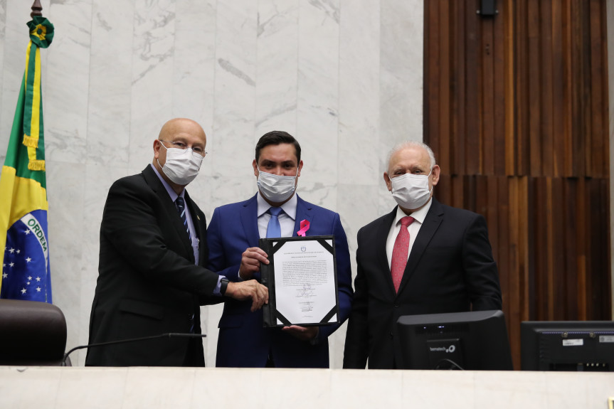 Deputado Cassiano Caron é empossado na Assembleia Legislativa do Paraná.