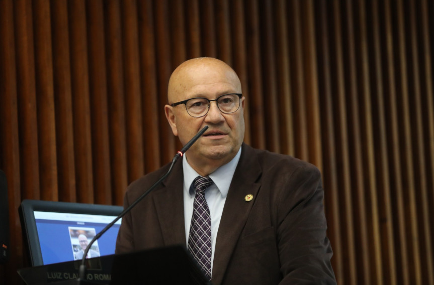 Foram pré-selecionadas 142 cidades dos polos regionais de Cornélio Procópio, Jacarezinho, Paranavaí, Apucarana, Francisco Beltrão, Ponta Grossa e Ivaiporã. "Uma notícia extremamente importante do Ministério da Educação para sociedade paranaense dentro do programa de expansão das faculdades de medicina dentro do país", disse o parlamentar.