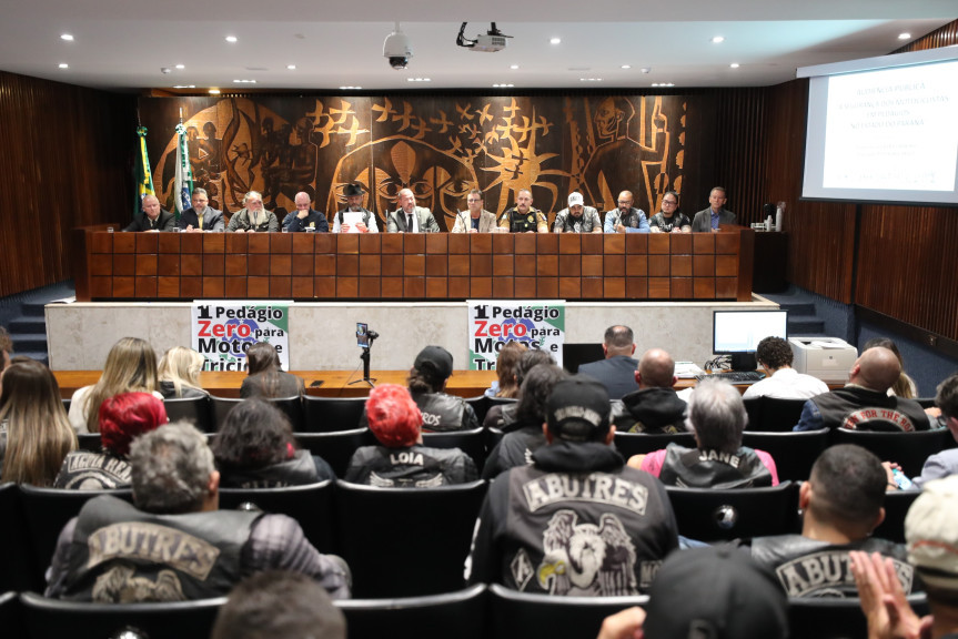 Encontro aconteceu na tarde desta quarta-feira (19), no Plenarinho da Casa.