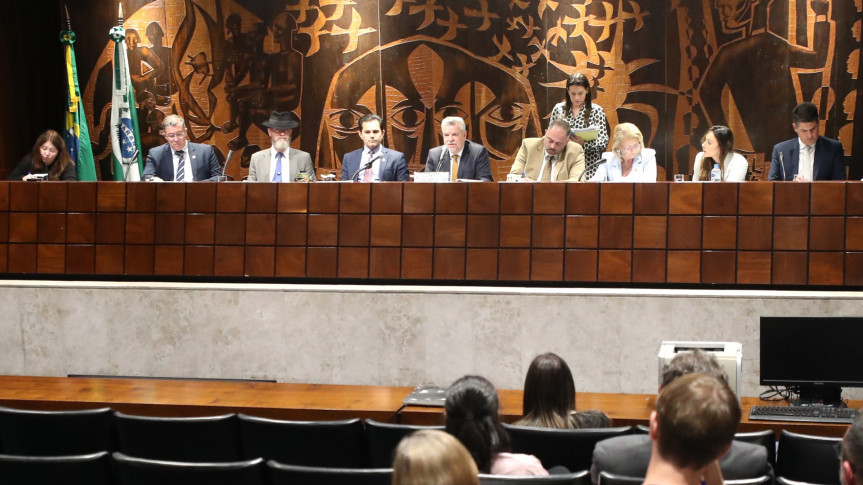 Reunião ocorreu no Plenarinho da Assembleia no início da tarde desta terça-feira (25).