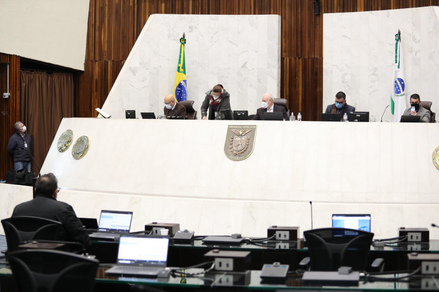 Deputados aprovam em redação final projeto que isenta da contribuição ao Sistema de Proteção Social os militares com moléstia grave.