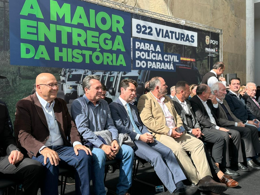 A solenidade aconteceu na manhã desta segunda-feira (5), no Palácio Iguaçu.