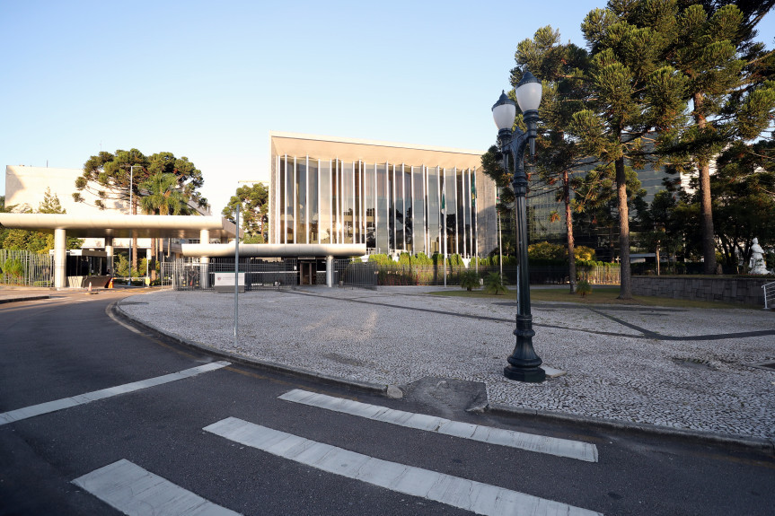 O uso obrigatório de máscaras volta à discussão na Assembleia Legislativa do Paraná na sessão plenária de segunda-feira (27).