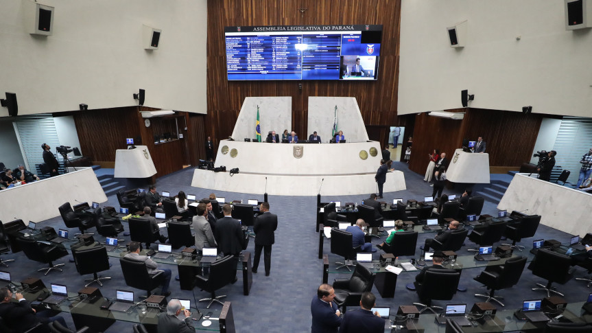 Os parlamentares participaram de duas sessões plenárias ordinárias nesta terça-feira (5).