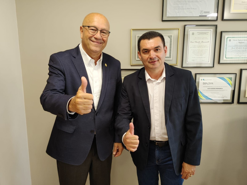 O deputado Luiz Claudio Romanelli (PSD) e o presidente da AMP (Associação dos Municípios do Paraná) e prefeito de Santa Cecília do Pavão, Edimar Santos, discutiram nesta segunda-feira, 20, um calendário de atividades da Frente Parlamentar.