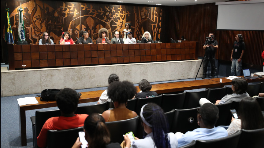 Encontro no Plenarinho foi promovido pela Frente Parlamentar da População em Situação de Rua, coordenada pelo deputado Renato Freitas (PT).