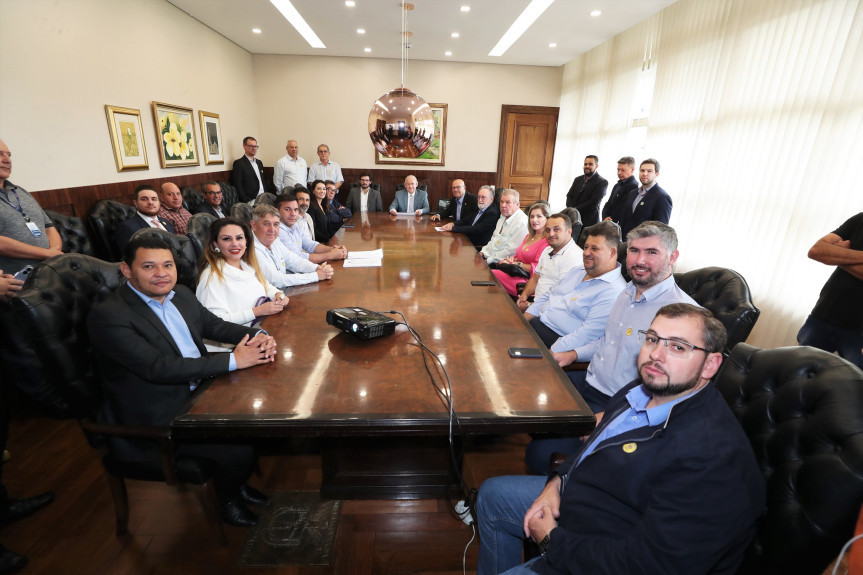 Encontro ocorreu na sala de reuniões do Gabinete da Presidência da Assembleia.