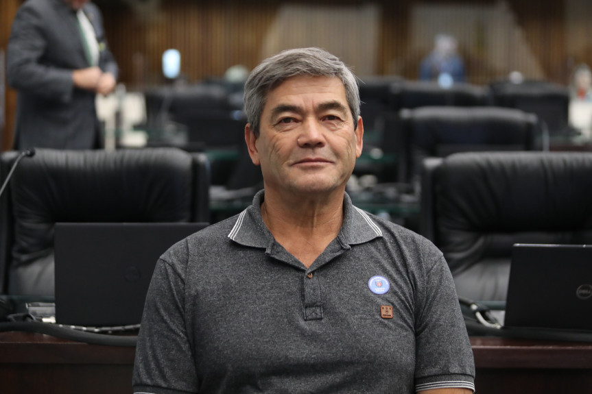 Joel de Oliveira, de 62 anos, foi homenageado pelo deputado estadual Ricardo Arruda (PL) nesta segunda-feira (26), na Assembleia Legislativa do Paraná.