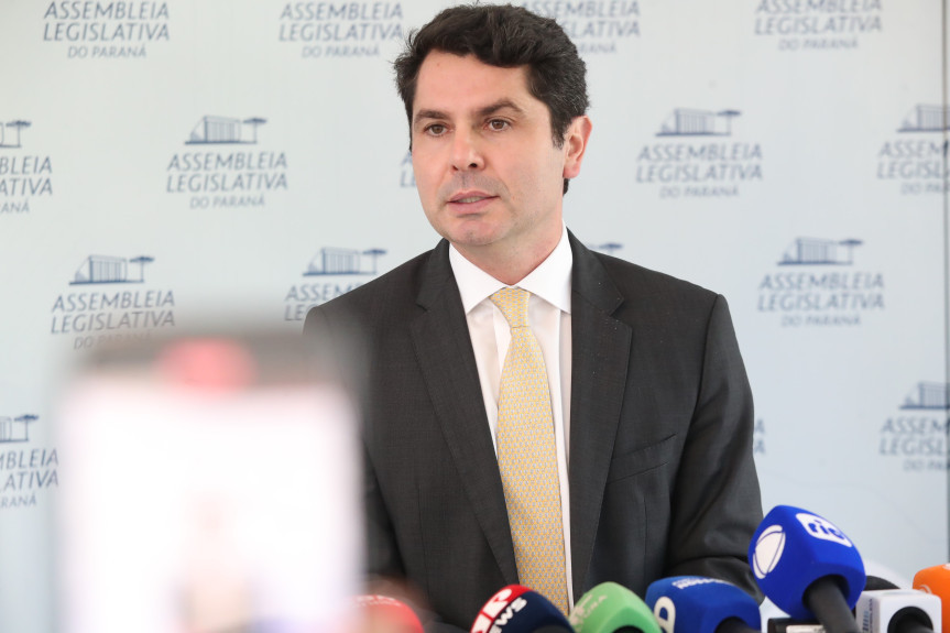 A iniciativa foi anunciada pelo presidente do Poder Legislativo, deputado Alexandre Curi (PSD), antes das sessões plenárias desta terça-feira (14).