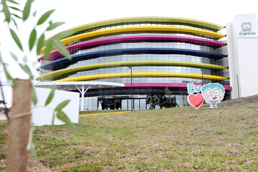 Com a doação de recursos destinados pela Assembleia Legislativa do Paraná, o Hospital Erastinho foi inaugurado em Curitiba.