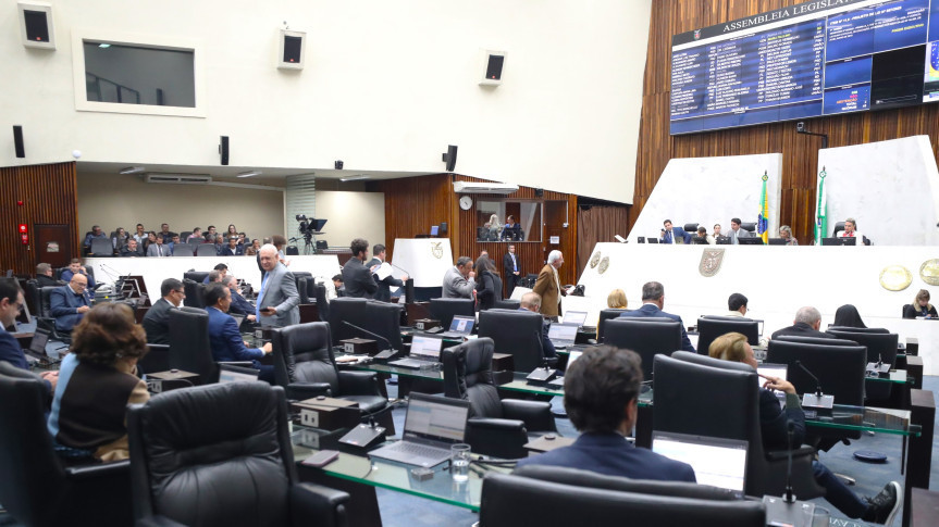 O texto foi votado na segunda das duas sessões plenárias ordinárias realizadas nesta terça-feira (19), um do dia e outra antecipada de quarta-feira (20).
