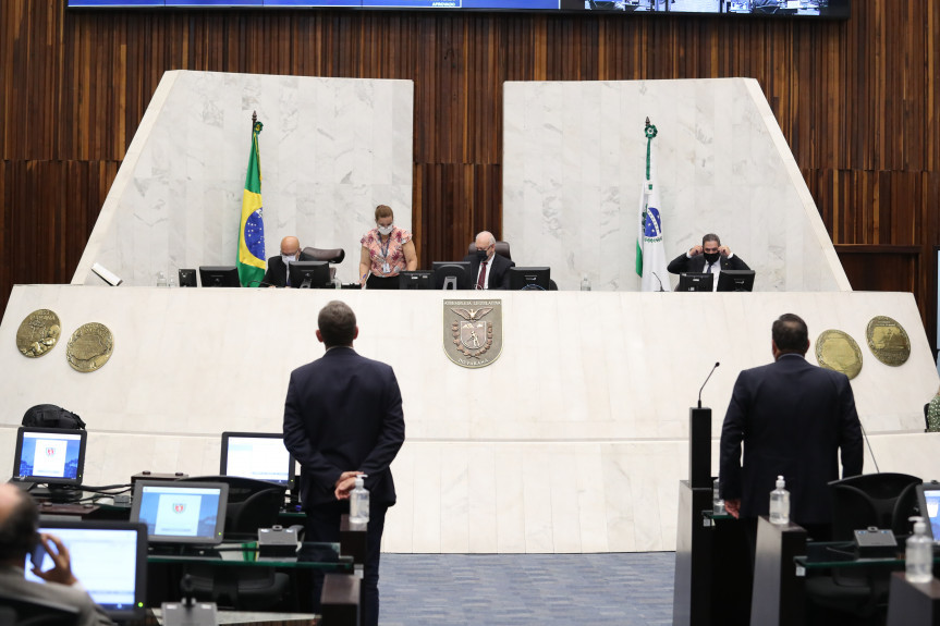 Sessão plenária desta terça-feira (09).