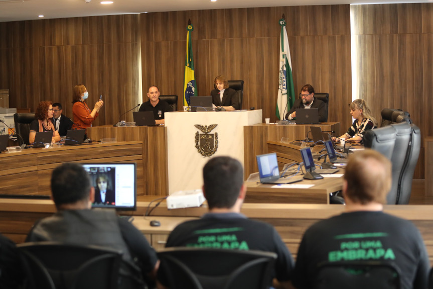 Audiência pública reuniu representantes do setor agrícola, sindicalistas e deputados que debateram o corte de verbas da Embrapa.